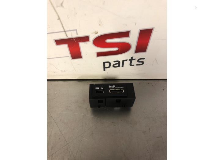 Gebrauchte Multimedia Anschluss Audi A3 Limousine (8VS/8VM) 1.4 TFSI ACT 16V Preis € 21,00 Margenregelung angeboten von TSI-Parts / Allmotorparts B.V.