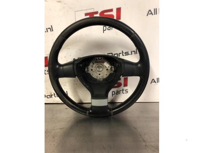 Używane Kierownica Volkswagen Golf Plus (5M1/1KP) 1.4 TSI 160 16V Cena € 29,00 Procedura marży oferowane przez TSI-Parts / Allmotorparts B.V.