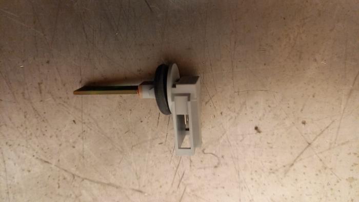 Begagnade Utetemperatursensor Volkswagen Golf VIII (CD1) 2.0 GTI Clubsport 16V Pris € 8,00 Marginaltabell erbjuds av TSI-Parts / Allmotorparts B.V.