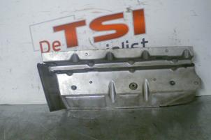 Begagnade Värmesköld Volkswagen Golf VI (5K1) 2.0 GTI 16V Pris € 9,99 Inklusive moms erbjuds av TSI-Parts / Allmotorparts B.V.