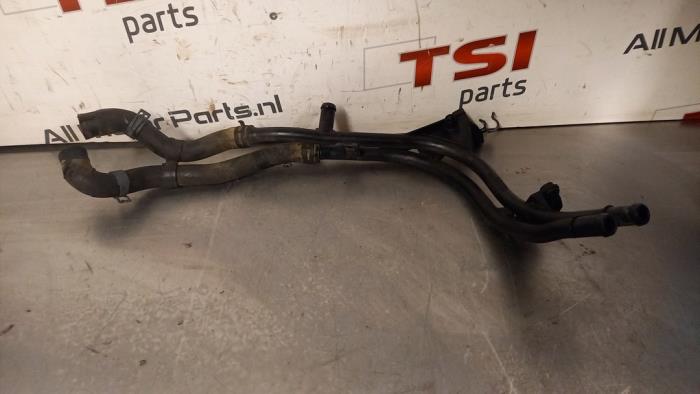 Begagnade Vattenrör Volkswagen Passat CC (357) 1.8 TSI 16V 4Motion Pris € 17,00 Marginaltabell erbjuds av TSI-Parts / Allmotorparts B.V.