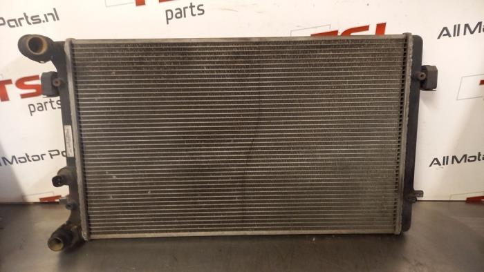 Usagé Radiateur Volkswagen Golf IV (1J1) 1.8 20V Turbo Prix € 25,00 Règlement à la marge proposé par TSI-Parts / Allmotorparts B.V.