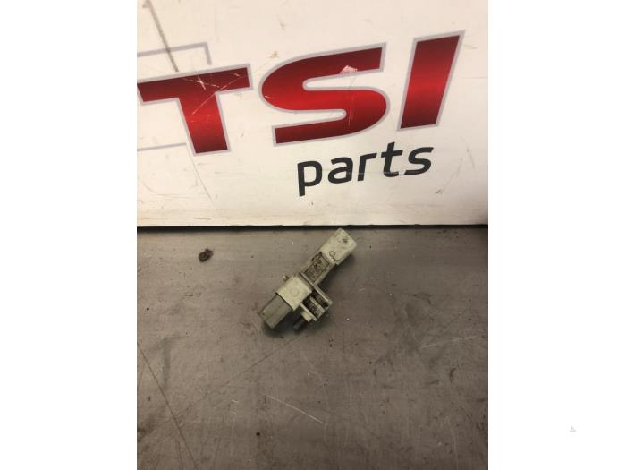 Begagnade Vevaxelsensor Volkswagen Golf VII (AUA) 1.4 TSI 16V Pris € 14,50 Marginaltabell erbjuds av TSI-Parts / Allmotorparts B.V.