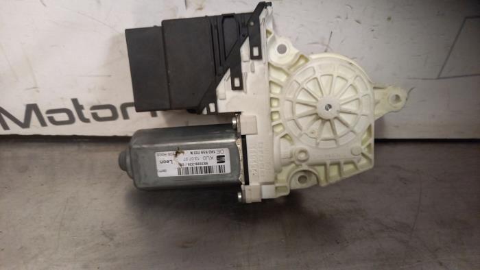 Usados Motor de ventanilla de puerta Seat Leon (1P1) 2.0 TFSI Cupra 16V Precio € 21,00 Norma de margen ofrecido por TSI-Parts / Allmotorparts B.V.
