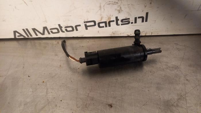 Używane Spryskiwacz reflektorów Seat Leon (1P1) 2.0 TFSI Cupra 16V Cena € 12,00 Procedura marży oferowane przez TSI-Parts / Allmotorparts B.V.