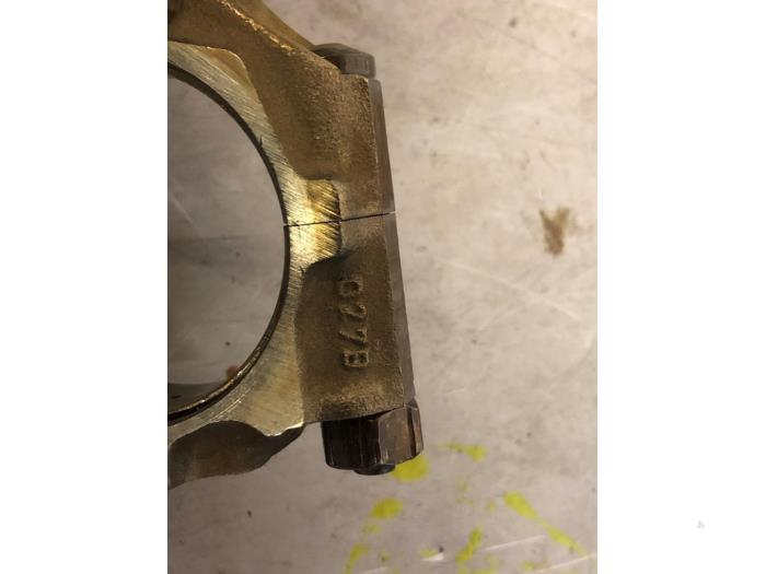 Connecting rod Volkswagen Golf IV 1.8 20V Turbo - 027198401B AGU