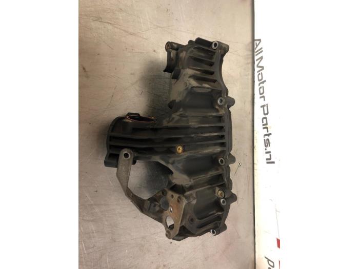 Begagnade Insugsrör Volkswagen Transporter/Caravelle T5 2.0 TDI DRF Pris € 66,00 Marginaltabell erbjuds av TSI-Parts / Allmotorparts B.V.