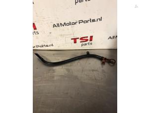 Begagnade Oljemätsticka Volkswagen Golf VI (5K1) 2.0 GTI 16V Pris € 18,15 Inklusive moms erbjuds av TSI-Parts / Allmotorparts B.V.