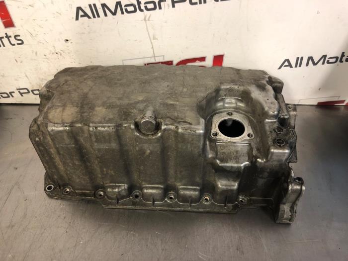 Usagé Couvercle carter Volkswagen Transporter T5 2.0 BiTDI DRF Prix € 62,00 Règlement à la marge proposé par TSI-Parts / Allmotorparts B.V.