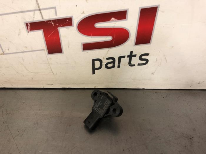 Begagnade Bränsletryckssensor Seat Arona (KJX) 1.0 TSI 12V Pris € 21,00 Marginaltabell erbjuds av TSI-Parts / Allmotorparts B.V.