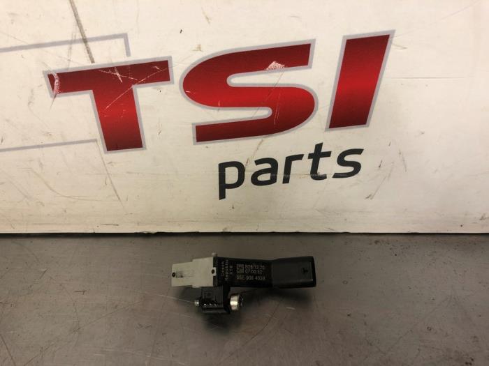Begagnade Vevaxelsensor Seat Arona (KJX) 1.0 TSI 12V Pris € 33,00 Marginaltabell erbjuds av TSI-Parts / Allmotorparts B.V.