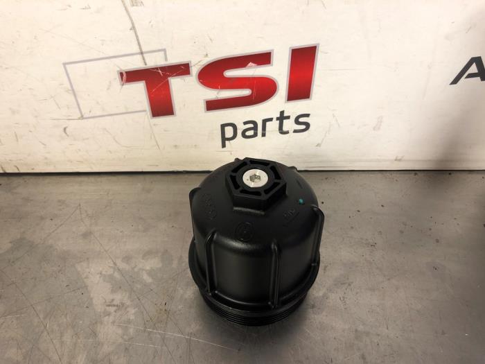 Gebrauchte Ölfilter Deckel Audi RS 6 Avant (C7) 4.0 V8 TFSI 32V Preis € 17,00 Margenregelung angeboten von TSI-Parts / Allmotorparts B.V.