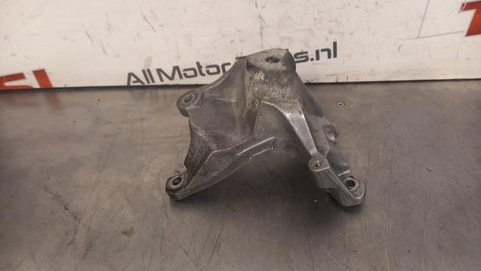 Usagé Support moteur Audi RS 6 Avant (C7) 4.0 V8 TFSI 32V Prix € 17,00 Règlement à la marge proposé par TSI-Parts / Allmotorparts B.V.