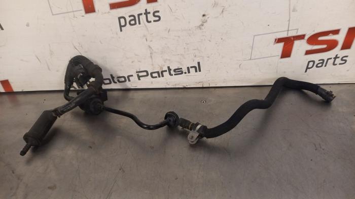 Używane Filtr weglowy Audi RS 6 Avant (C7) 4.0 V8 TFSI 32V Cena € 41,00 Procedura marży oferowane przez TSI-Parts / Allmotorparts B.V.