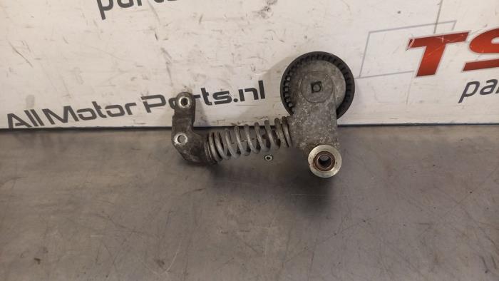 Usados Rodillo tensor correa múltiple Audi RS 6 Avant (C7) 4.0 V8 TFSI 32V Precio € 62,00 Norma de margen ofrecido por TSI-Parts / Allmotorparts B.V.