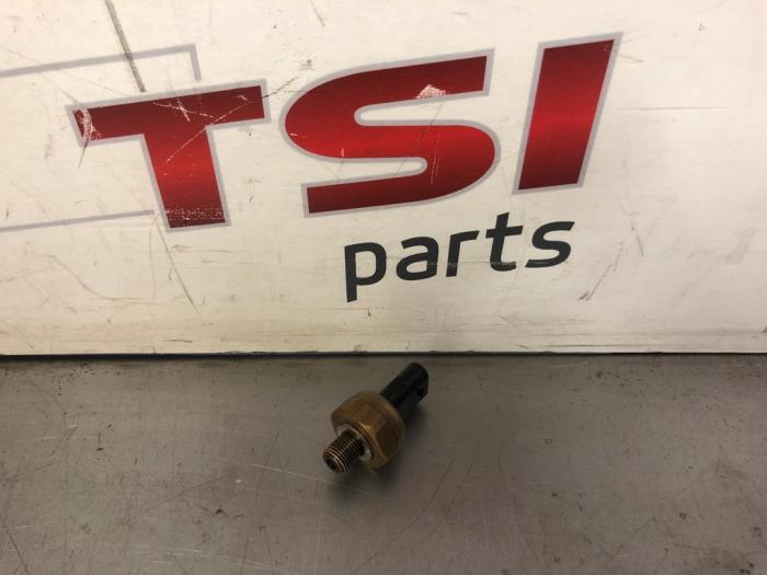 Begagnade Oljetryckssensor Volkswagen Golf VIII (CD1) 1.5 TSI 16V Pris € 12,00 Marginaltabell erbjuds av TSI-Parts / Allmotorparts B.V.