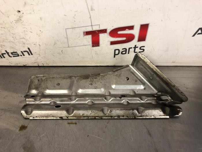 Begagnade Värmesköld Audi A4 (B8) 1.8 TFSI 16V Pris € 12,00 Marginaltabell erbjuds av TSI-Parts / Allmotorparts B.V.
