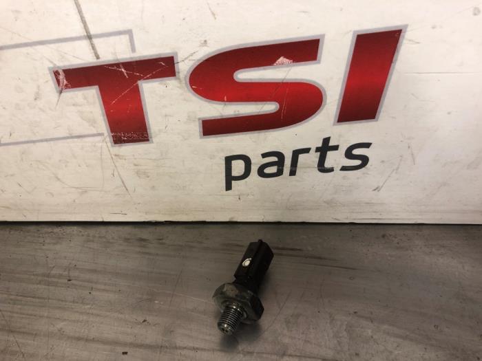 Begagnade Oljetryckssensor Volkswagen Touran (1T1/T2) 1.9 TDI 105 Euro 3 Pris € 12,00 Marginaltabell erbjuds av TSI-Parts / Allmotorparts B.V.