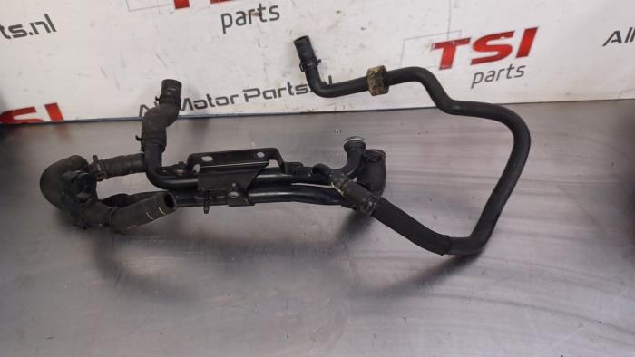 Begagnade Vattenrör Audi TT (8J3) 2.0 TFSI 16V Pris € 66,00 Marginaltabell erbjuds av TSI-Parts / Allmotorparts B.V.