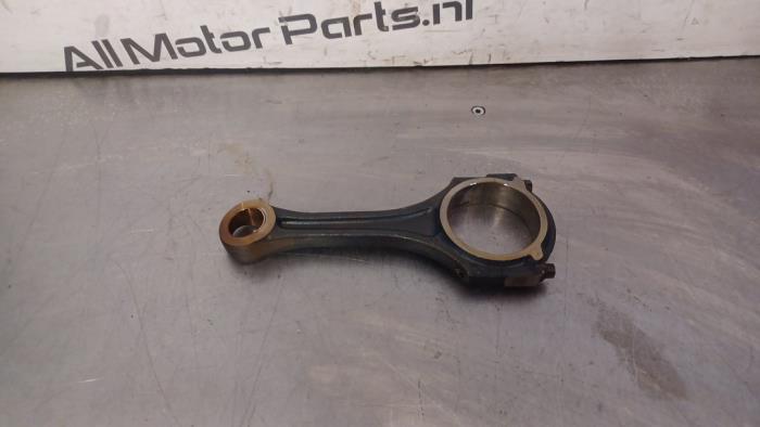Usagé Bielle Mercedes C (W205) C-300 2.0 Turbo 16V 4-Matic Prix € 58,00 Règlement à la marge proposé par TSI-Parts / Allmotorparts B.V.