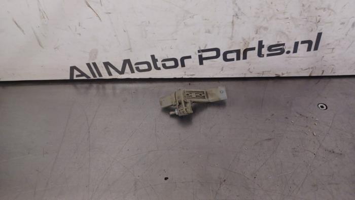 Begagnade Vevaxelsensor Volkswagen Golf VII (AUA) 1.4 TSI 16V Pris € 17,00 Marginaltabell erbjuds av TSI-Parts / Allmotorparts B.V.