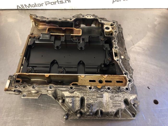 Usagé Couvercle carter Porsche Cayenne II (92A) 3.0 S E-Hybrid 24V Prix € 124,00 Règlement à la marge proposé par TSI-Parts / Allmotorparts B.V.