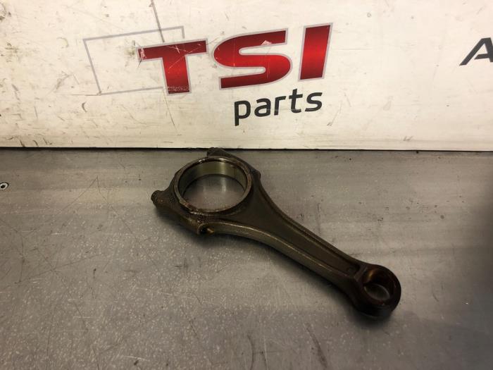 Usagé Bielle Porsche Cayenne II (92A) 3.0 S E-Hybrid 24V Prix € 50,00 Règlement à la marge proposé par TSI-Parts / Allmotorparts B.V.