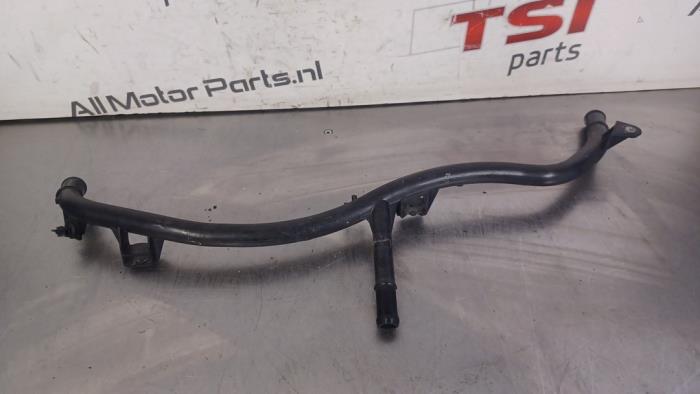 Begagnade Vattenrör Audi A3 Limousine (8VS/8VM) 1.4 TFSI ACT 16V Pris € 12,00 Marginaltabell erbjuds av TSI-Parts / Allmotorparts B.V.