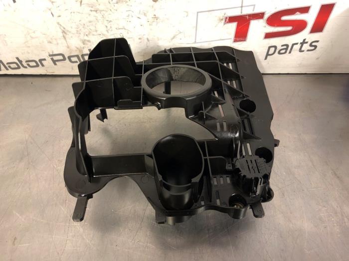 Usagé Couvercle carter Audi Q5 (8RB) 2.0 TFSI 16V Quattro Prix € 12,00 Règlement à la marge proposé par TSI-Parts / Allmotorparts B.V.