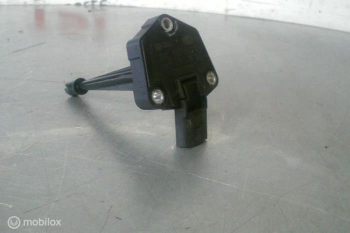 Begagnade Oljenivåsensor Audi A4 (B8) 2.0 TDI 16V Pris € 17,00 Marginaltabell erbjuds av TSI-Parts / Allmotorparts B.V.