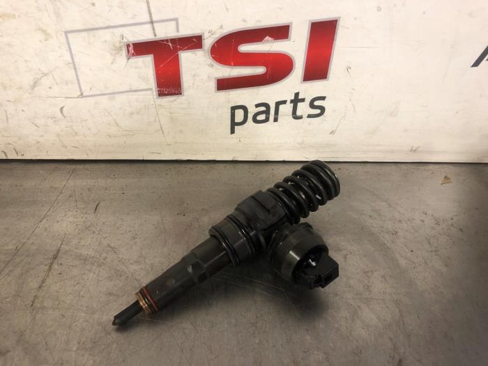 Usagé Injecteurs Volkswagen Golf V (1K1) 1.9 TDI 4Motion Prix € 25,00 Règlement à la marge proposé par TSI-Parts / Allmotorparts B.V.