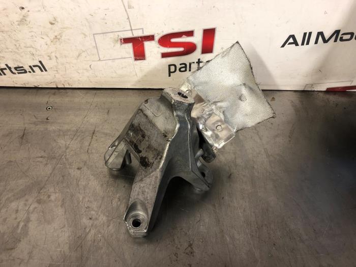 Used Engine mount Audi A4 Avant (B9) 3.0 TDI V6 24V Quattro Price € 25,00 Margin scheme offered by TSI-Parts / Allmotorparts B.V.