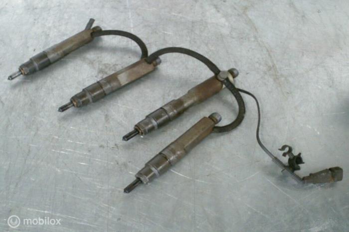 Usagé Injecteurs Audi A3 (8L1) 1.9 TDI 90 Prix € 125,00 Règlement à la marge proposé par TSI-Parts / Allmotorparts B.V.