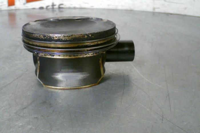 Usados Pistón Audi Q3 (8UB/8UG) 2.0 16V TFSI 170 Quattro Precio € 25,00 Norma de margen ofrecido por TSI-Parts / Allmotorparts B.V.