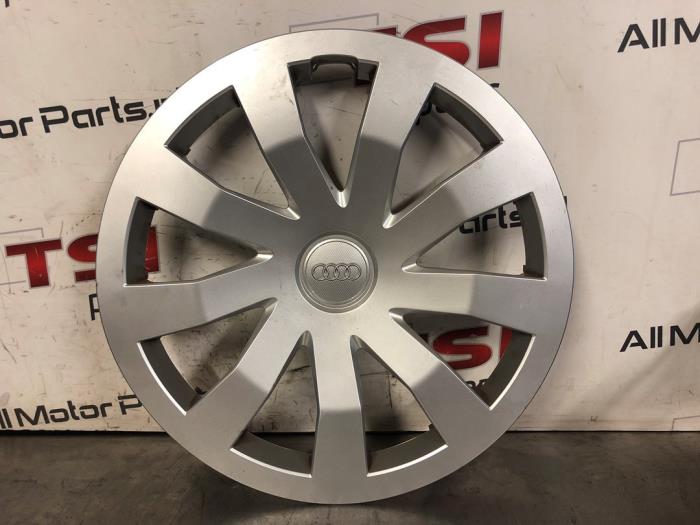 Używane Kolpak Audi A1 Sportback (GBA) 1.0 25 TFSI 12V Cena € 15,00 Procedura marży oferowane przez TSI-Parts / Allmotorparts B.V.