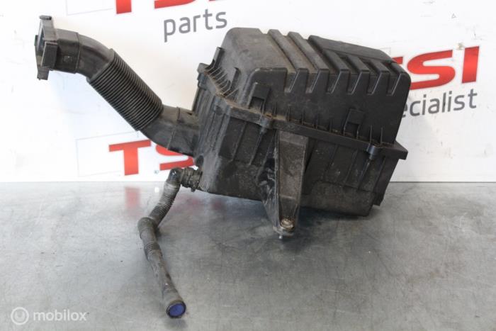 Begagnade Luftfilterhus Volkswagen Polo V (6R) 2.0 TSI R WRC Street 16V Pris € 58,00 Marginaltabell erbjuds av TSI-Parts / Allmotorparts B.V.