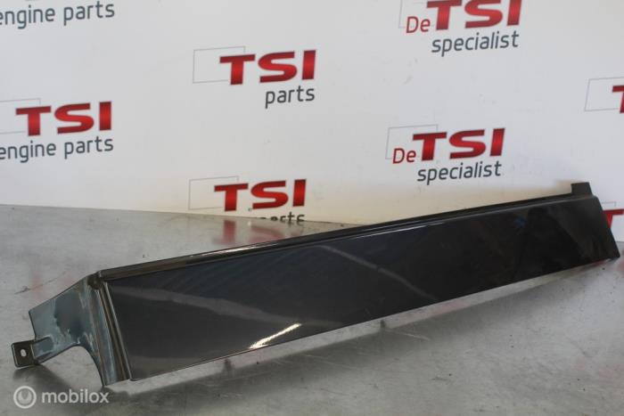 Sliding door rail trim