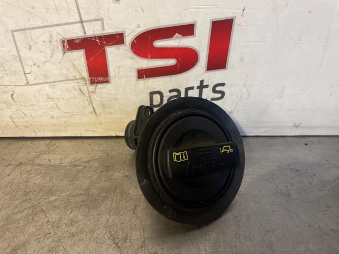 Begagnade Oljepåfyllningsrör Audi RS 6 Avant (C7) 4.0 V8 TFSI 32V Pris € 8,00 Marginaltabell erbjuds av TSI-Parts / Allmotorparts B.V.