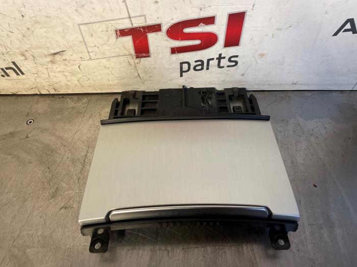 Begagnade Askkopp, fram Audi A6 Avant (C7) 3.0 TDI V6 24V Quattro Pris € 17,00 Marginaltabell erbjuds av TSI-Parts / Allmotorparts B.V.
