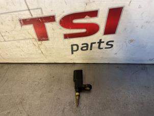 Engine temperature sensor from a Audi A3 Sportback (8YA) 1.5 35 TFSI 16V Mild Hybrid 2020