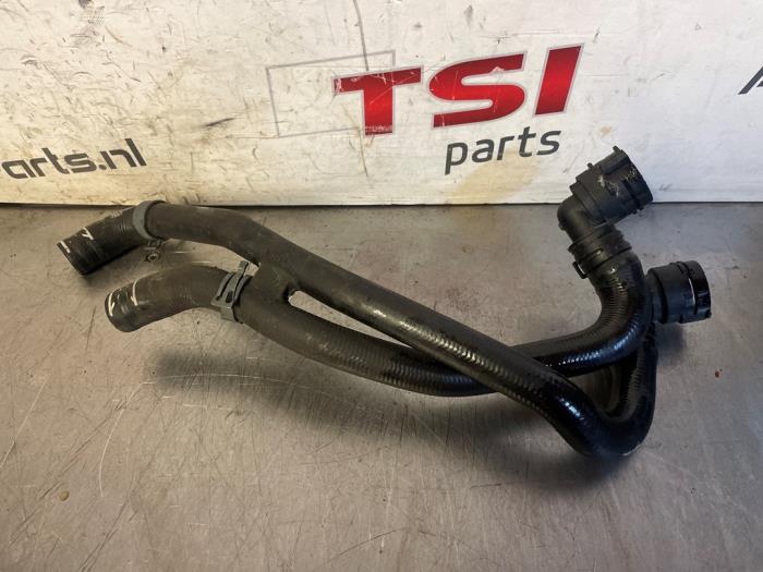 Gebrauchte Wasserrohr Audi A3 Sportback (8YA) 1.5 35 TFSI 16V Mild Hybrid Preis € 20,57 Mit Mehrwertsteuer angeboten von TSI-Parts / Allmotorparts B.V.