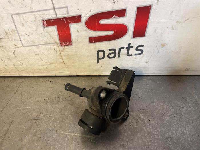 Begagnade Vattenrör Audi A4 (B8) 2.0 TFSI 16V Quattro Pris € 21,00 Marginaltabell erbjuds av TSI-Parts / Allmotorparts B.V.