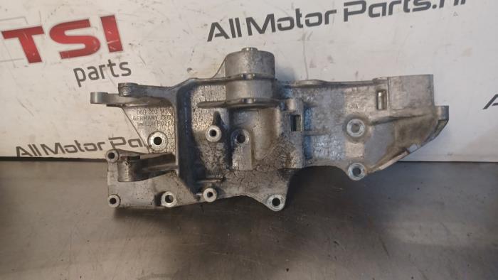 Usagé Support dynamo haut Volkswagen Passat (3B3) 2.0 Prix € 41,00 Règlement à la marge proposé par TSI-Parts / Allmotorparts B.V.