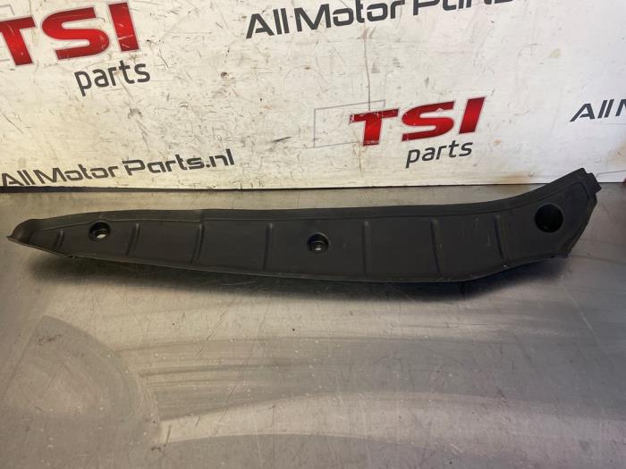Używane Blotnik prawy przód Audi A3 Sportback (8YA) 1.5 35 TFSI 16V Mild Hybrid Cena € 9,68 Z VAT oferowane przez TSI-Parts / Allmotorparts B.V.