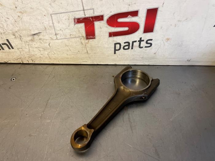 Usagé Bielle BMW 1 serie (E81) 116i 2.0 16V Prix € 50,00 Règlement à la marge proposé par TSI-Parts / Allmotorparts B.V.