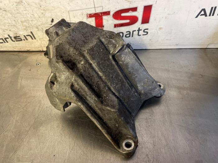 Used Engine mount Audi A4 Avant (B9) 2.0 TFSI 16V Price € 17,00 Margin scheme offered by TSI-Parts / Allmotorparts B.V.