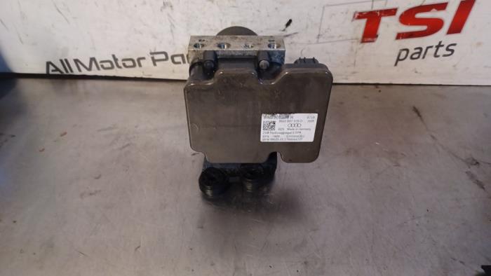Usagé Bloc ABS Audi A4 Avant (B9) 2.0 TFSI 16V Prix € 537,00 Règlement à la marge proposé par TSI-Parts / Allmotorparts B.V.