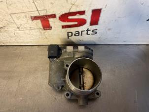 Drosselklappengehäuse van een Audi A4 Avant (B9) 2.0 TFSI 16V 2017