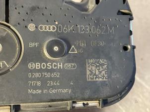 Drosselklappengehäuse van een Audi A4 Avant (B9) 2.0 TFSI 16V 2017