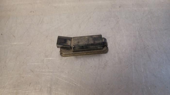 Usagé Eclairage immatriculation Volkswagen Golf VII (AUA) 1.4 GTE 16V Prix € 12,00 Règlement à la marge proposé par TSI-Parts / Allmotorparts B.V.